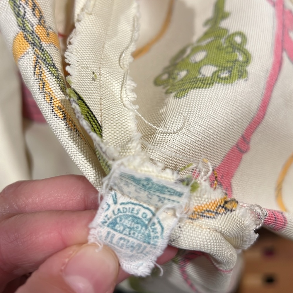 Vintage Blouse - 9/10, union made, keys, ribbon, rope - Picture 12 of 15